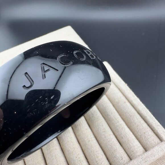 Marc By Marc JACOBS Spell out Black Wide Bangle Statement Bracelet 8" - Picture 5 of 6